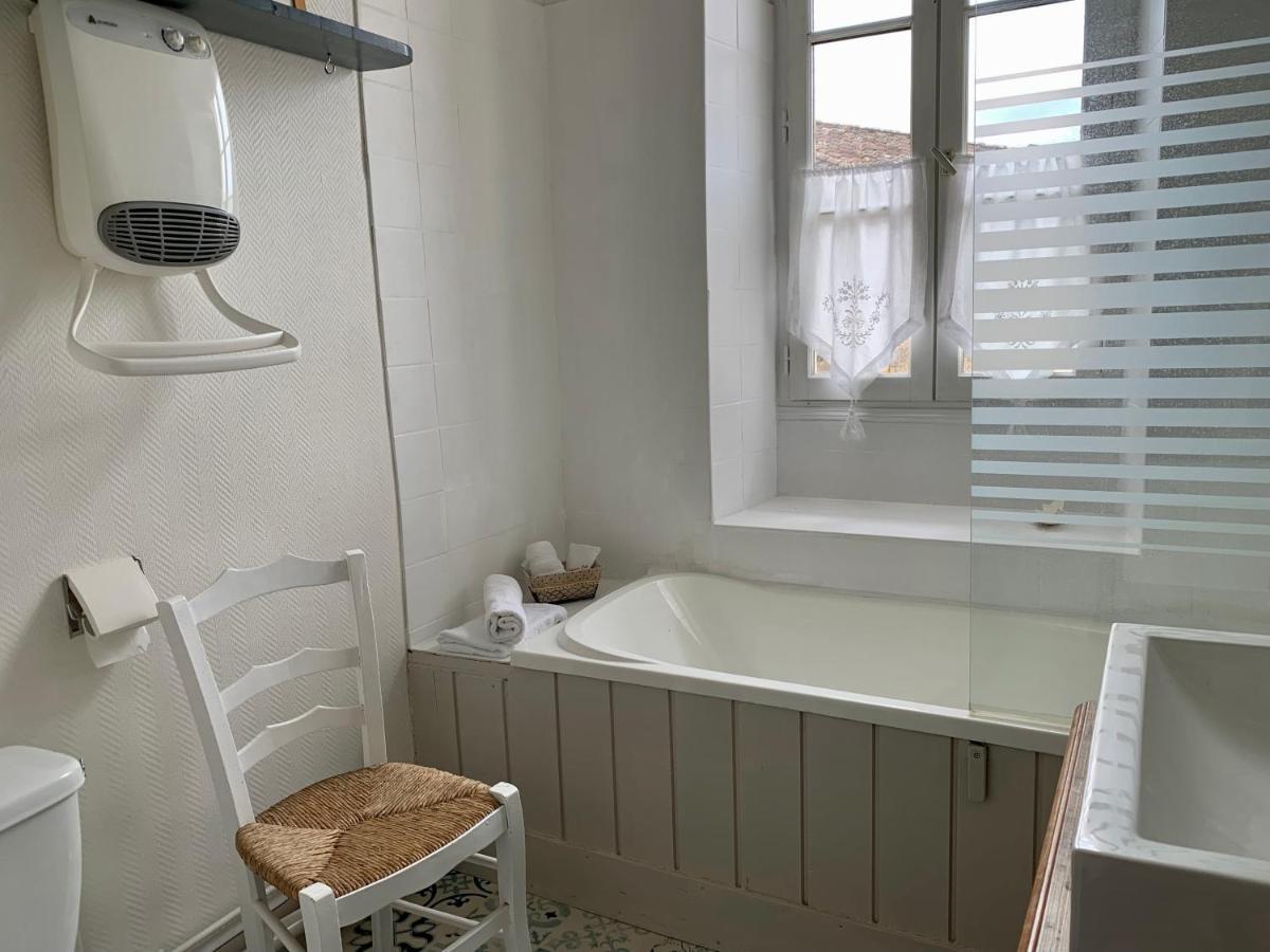 La Maison Du Bourg B&B Puisseguin ภายนอก รูปภาพ